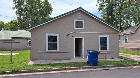 1304 S Iowa Avenue, Joplin, MO 64801