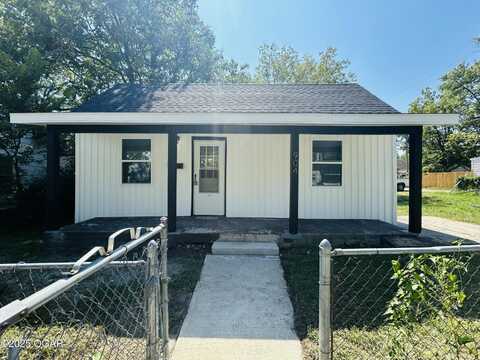 904 W 9th Street, Joplin, MO 64801