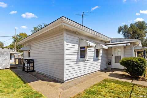 215 CHARLOTTE Street, Pekin, IL 61554