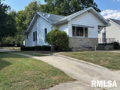 512 S BROAD Street, Carlinville, IL 62626