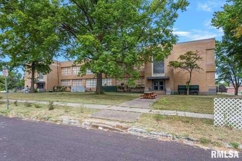 352 FRANKLIN Street, Jacksonville, IL 62650