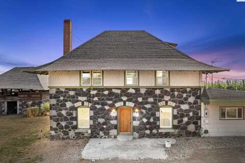 330 Walnut Lane, Grandview, WA 98930