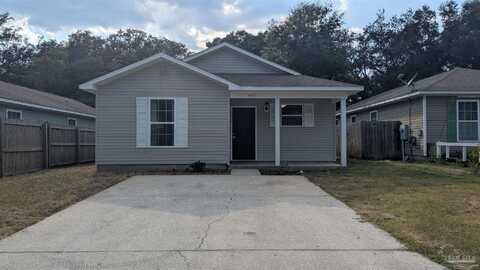 6033 Champion Oaks Dr, Pensacola, FL 32526