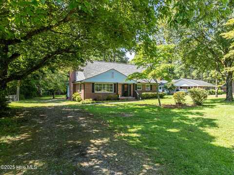 13520 Oakwood Drive, Laurinburg, NC 28352