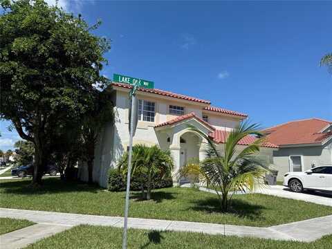 10646 Lake Oak Way, Boca Raton, FL 33498