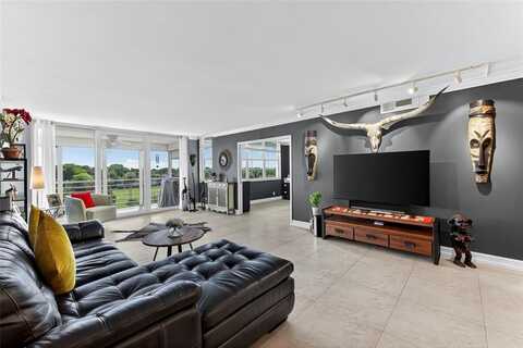 802 Cypress Grove Ln, Pompano Beach, FL 33069