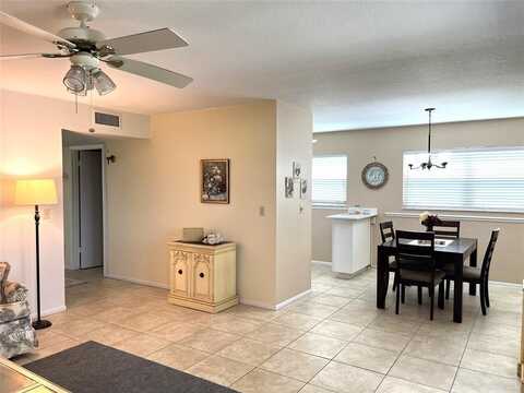 68 Royal Oak Ct, Vero Beach, FL 32962