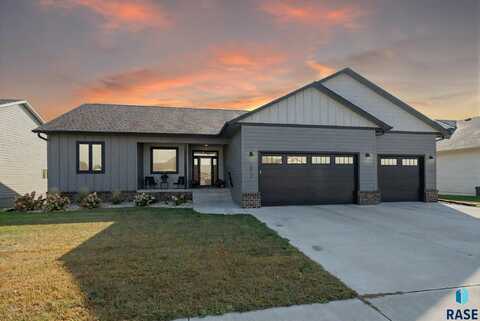 1012 S Nicholas Ave, Brandon, SD 57005