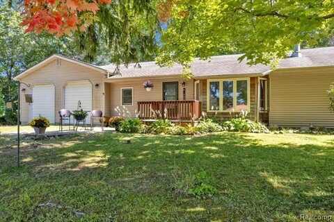 500 W NORWAY LAKE Road, Lapeer, MI 48446