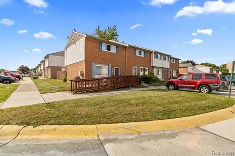 25633 Salem, Roseville, MI 48066