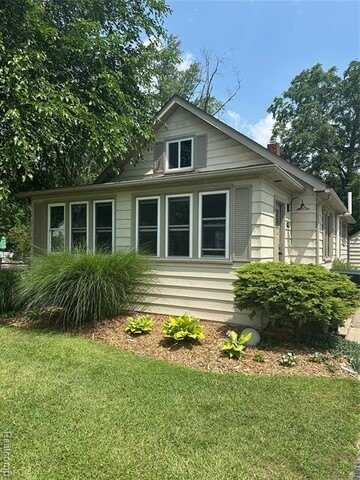 872 W Silver Lake Road, Fenton, MI 48430