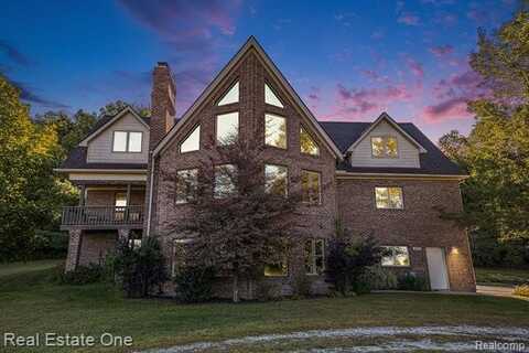 2271 S Stone Barn, Milford, MI 48380