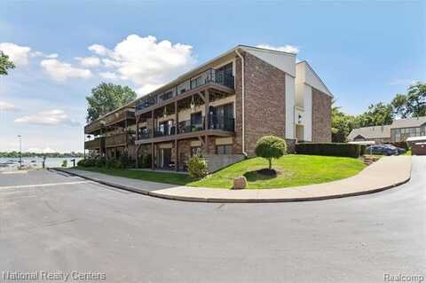 895 S Pontiac Trail, Walled Lake, MI 48390