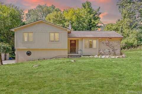 26583 Holly Hill Drive, Farmington Hills, MI 48334