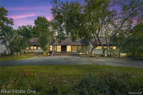 2276 Shore Hill Drive, West Bloomfield, MI 48323