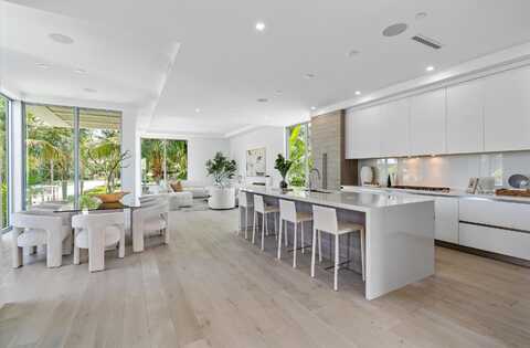 1070 Del Harbour Drive, Delray Beach, FL 33483