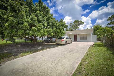2346 Caroma Lane, West Palm Beach, FL 33415