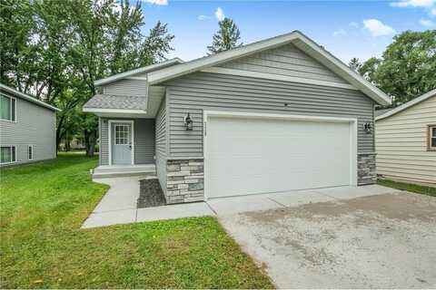 320 6th Street S, Sauk Rapids, MN 56379