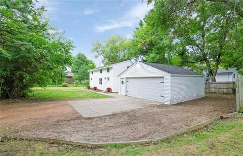6690 Nez Perce Drive, Chanhassen, MN 55317