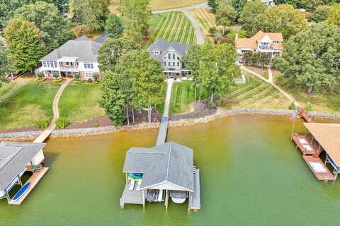 200 Park Shores CIR, Moneta, VA 24121