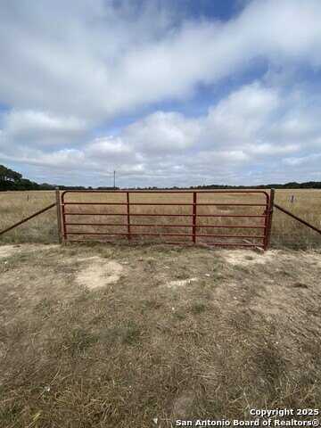 6337 state highway 16, Pipe Creek, TX 78063