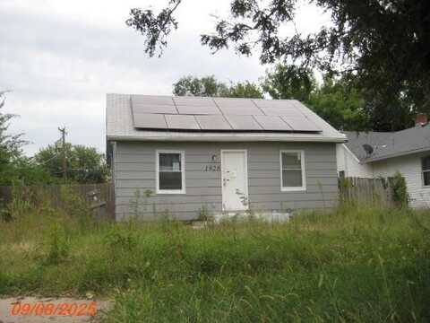 1928 S Laura Ave, Wichita, KS 67211