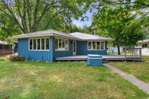 1026 E Queens Way, Nekoosa, WI 54457