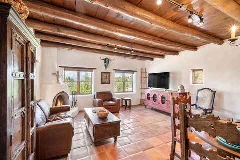 100 Three Rock Road, Santa Fe, NM 87506