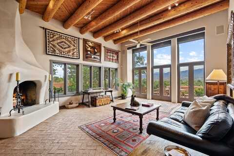 14 Camino Caruso, Santa Fe, NM 87506