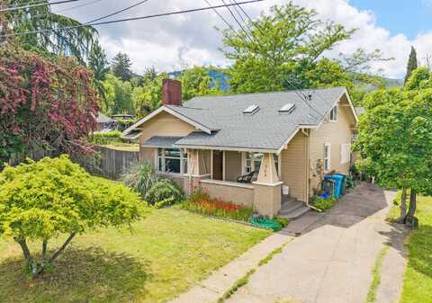 303 Palm Avenue, Ashland, OR 97520