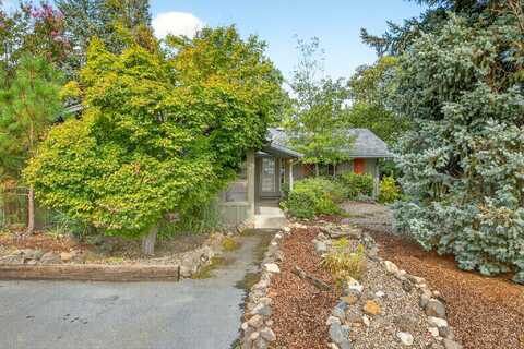 767 Twin Pines Circle, Ashland, OR 97520