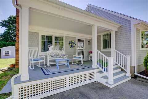38 Toppa Boulevard, Newport, RI 02840
