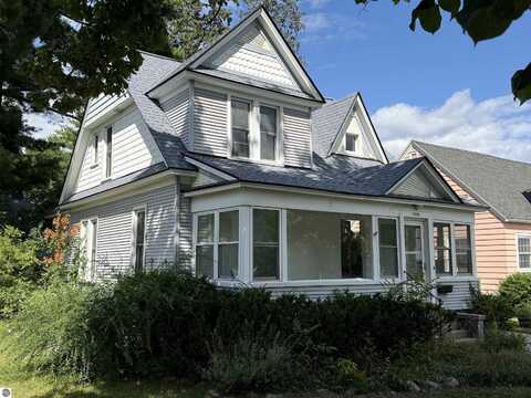 1024 W Front Street, Traverse City, MI 49684