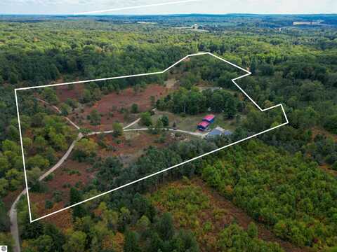 16989 17 Mile Road, Leroy, MI 49655