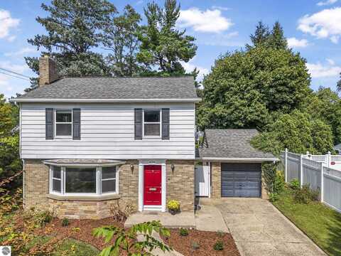 628 Sixth Street, Traverse City, MI 49684
