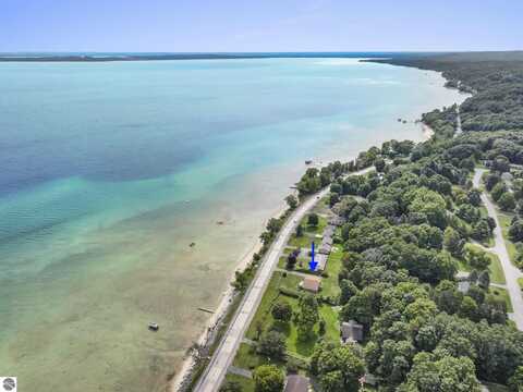8012 S West Bayshore Drive, Traverse City, MI 49684