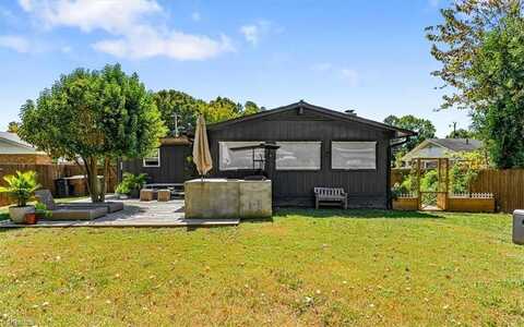 810 Daleview Place, Greensboro, NC 27406