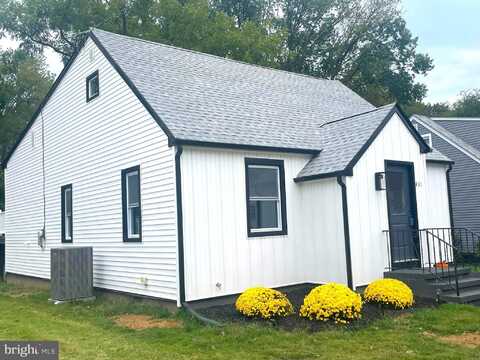 431 E PARK AVENUE, MAPLE SHADE, NJ 08052