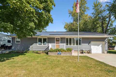 808 5th St NW, Independence, IA 50644