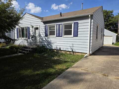 1147 Bourland Avenue, Waterloo, IA 50702