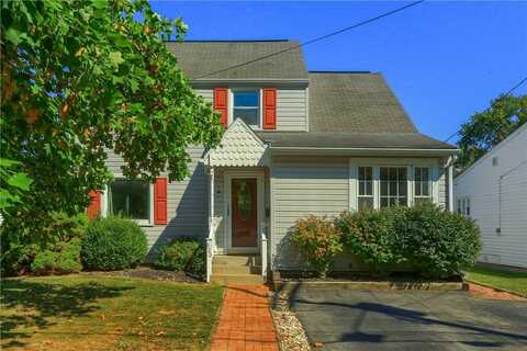 820 Plymouth Ln, Ellwood City, PA 16117