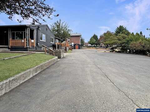 173 Salem Heigh Av SE, Salem, OR 97302