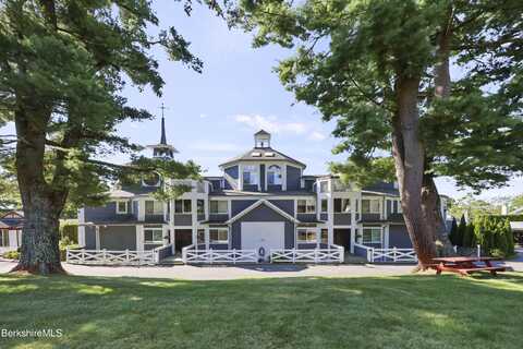 19 Hawthorne Rd, Stockbridge, MA 01262