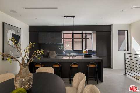 925 Hilldale Ave, West Hollywood, CA 90069