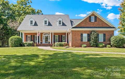 2553 Country Club Road, Yadkinville, NC 27055