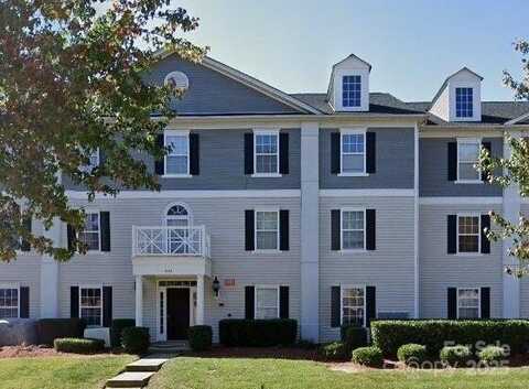 966 Plaza Walk Drive, Charlotte, NC 28215