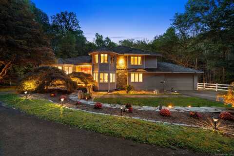 24 Roxbury Road, Woodbury, CT 06793