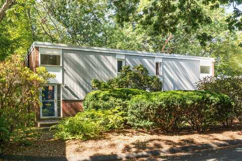 33 North Lake Drive, Hamden, CT 06517