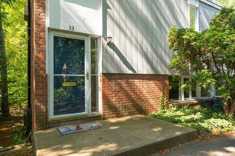 33 North Lake Drive, Hamden, CT 06517