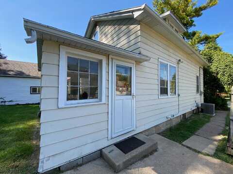 698 Lowell, Dubuque, IA 52001